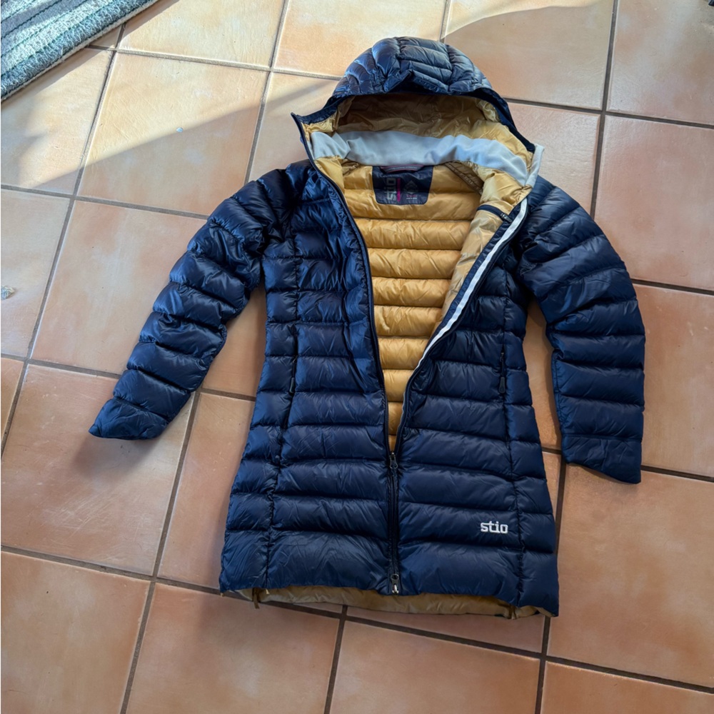 Women’s Stio size small hometown parka. Cozy long ultralight puffy jacket.